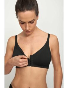 Soutien-gorge post opératoire en coton avec ouverture frontale, sans rembourrage, bonnet double couche et poche intérieure pour prothèse mammaire.