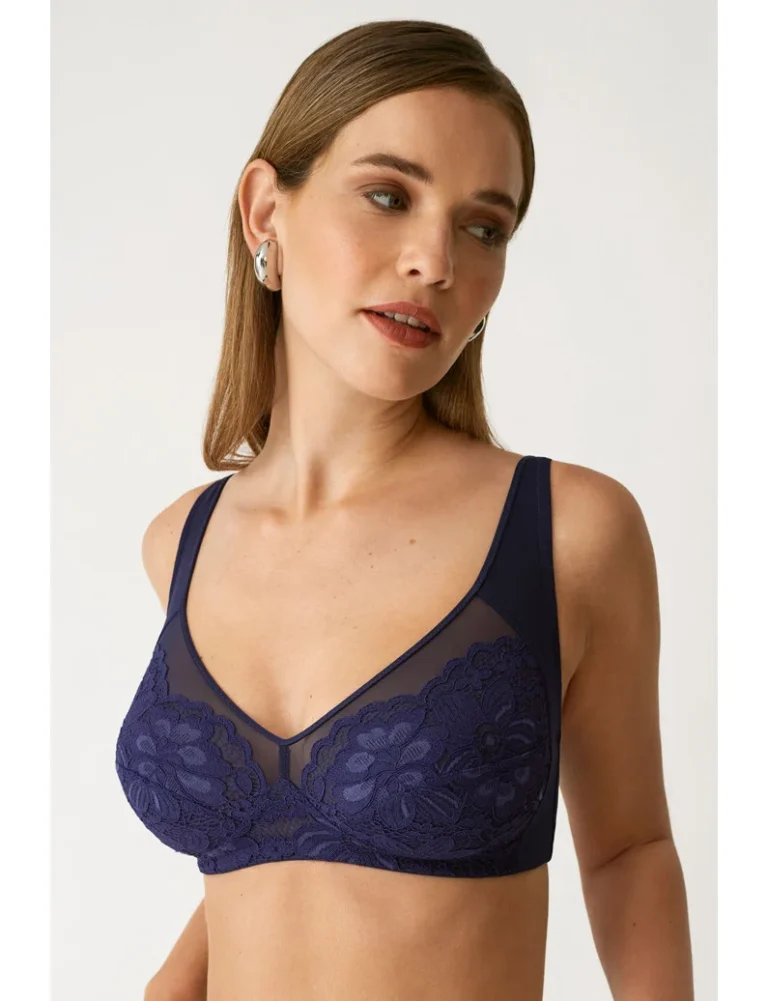 Large choix de lingerie grande taille : dentelle fine, coupes sculptantes et matières douces. Livraison rapide et discrète sur Lovely.