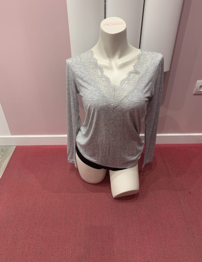tee-shirt-col-v-en-dentelle-manches-longues-gris