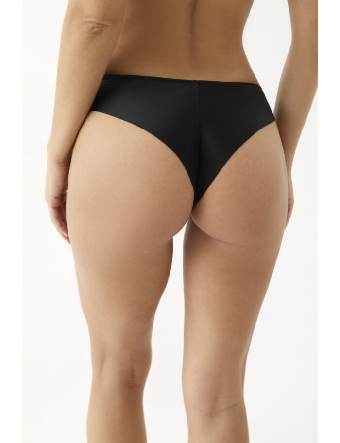 culotte-brésilienne-échancrée-noire (1)