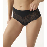 Culotte haute noire en dentelle, coupe enveloppante et féminine, offrant confort et élégance pour sublimer la silhouette au quotidien.
