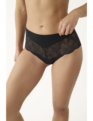 Culotte haute noire en dentelle, coupe enveloppante et féminine, offrant confort et élégance pour sublimer la silhouette au quotidien.