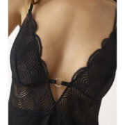 nuisette-decolleté-profond-noir-dentelle-sexy