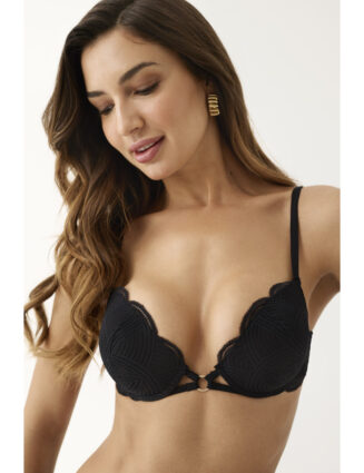 Soutien gorge push-up noir en dentelle, offrant galbe et décolleté sublimé avec maintien confortable et coupe féminine élégante.