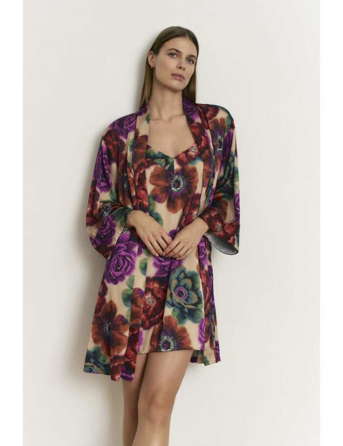 Peignoir-kimono-extensible-en-satin-Eclipse (2) Peignoir-kimono-extensible-en-satin-Eclipse (2)
